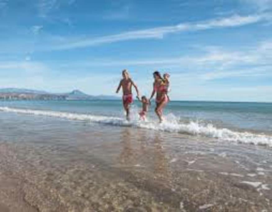 A 1 Minuto De La Playa Del Campello Apartment Luaran gambar